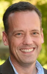 Ди Брэдли Бейкер